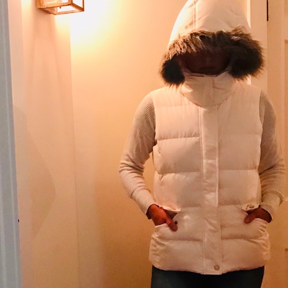 GORGEOUS CREAM TALBOTS PUFFER VEST - Picture 2 of 6